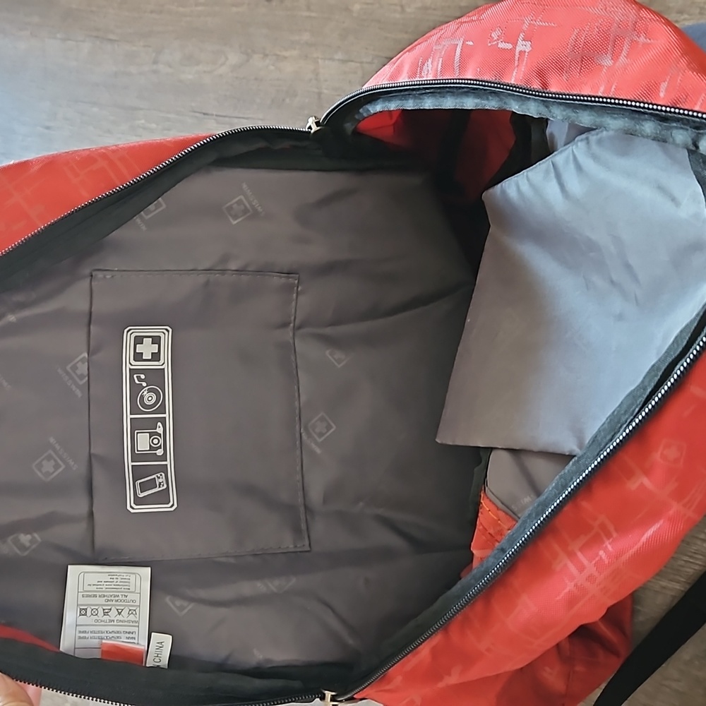 Swiss+Win Backpack - image 4